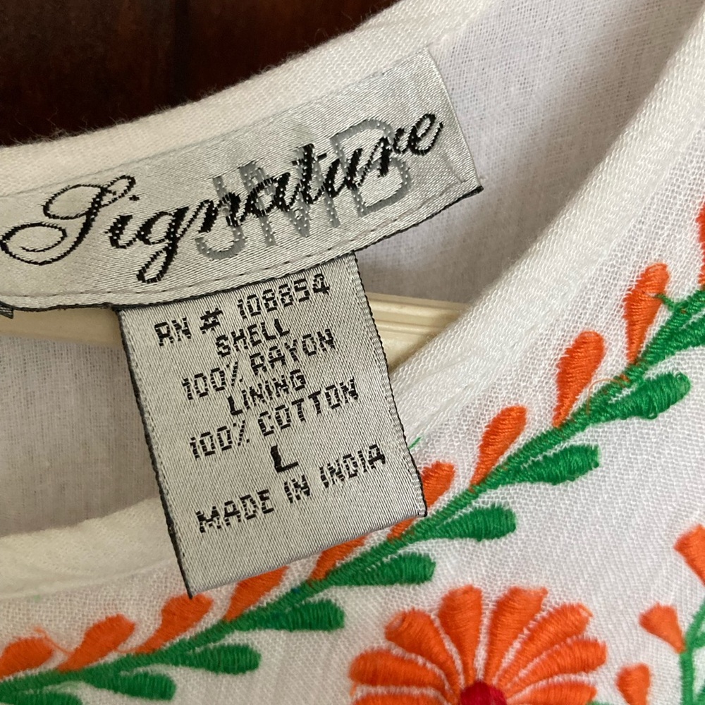 Embroidered dress - Picture 3 of 4